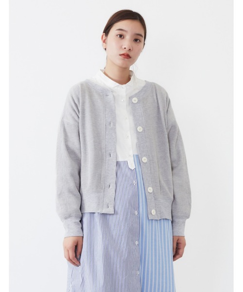 POU DOU DOU（プードゥドゥ）の「ワッフルショートカーディガン（カーディガン/ボレロ・レディース・ブラック/グレー/アイボリー・3）」の3枚目の写真