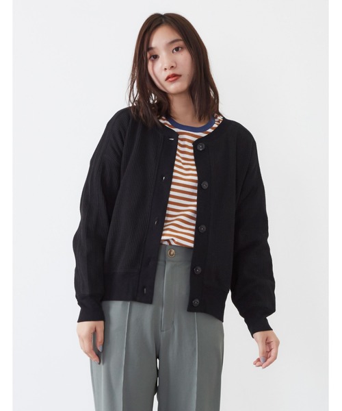 POU DOU DOU（プードゥドゥ）の「ワッフルショートカーディガン（カーディガン/ボレロ・レディース・ブラック/グレー/アイボリー・3）」の2枚目の写真