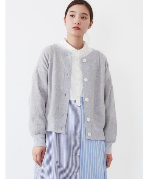 POU DOU DOU（プードゥドゥ）の「ワッフルショートカーディガン（カーディガン/ボレロ・レディース・ブラック/グレー/アイボリー・3）」の6枚目の写真