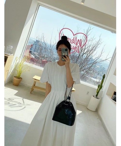 emi+（エミプラス）の「ボリューム袖 ロングワンピース（シャツワンピース・レディース・ホワイト/ブラック/ブルー/グリーン/ライトパープル/キャメル/ネイビー/グレー・FREE）」の12枚目の写真