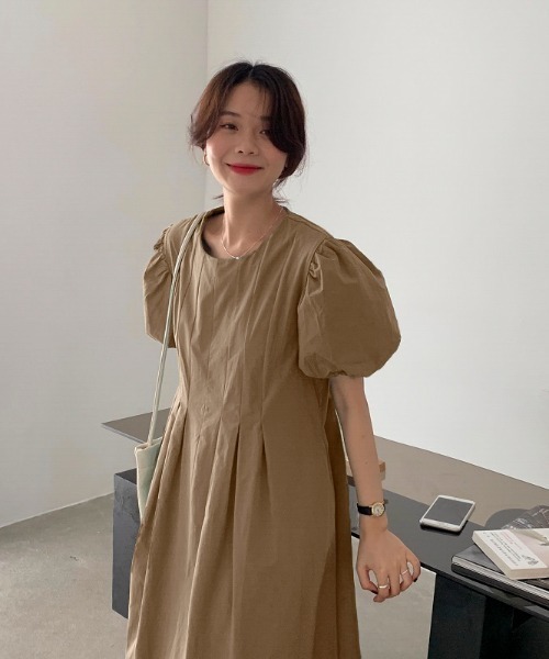 emi+（エミプラス）の「ボリューム袖 ロングワンピース（シャツワンピース・レディース・ホワイト/ブラック/ブルー/グリーン/ライトパープル/キャメル/ネイビー/グレー・FREE）」の21枚目の写真