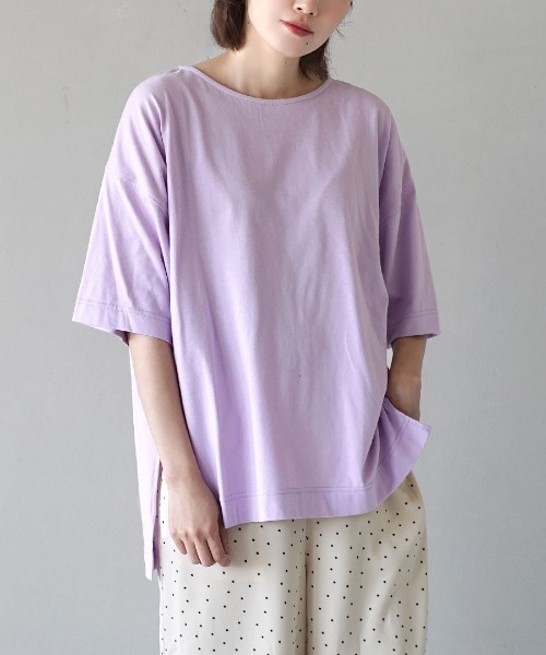 zootie（ズーティー）の「【余裕を生み出すサイドスリットT】 URBAN PLUS スリットTシャツ（Tシャツ/カットソー・レディース・カーキ/ライトブルー/ブラック/オフホワイト/ネイビー/マスタード/グレイッシュベージュ/グレイッシュブルー/チャコール/キャメル/パープル/イエロー系その他/ライトカーキ/ライトピンク/アイボリー/ラベンダー/ライトベージュ/ダークグリーン/ブラウン系その他/スモークピンク/テラコッタ・フリー）」の16枚目の写真