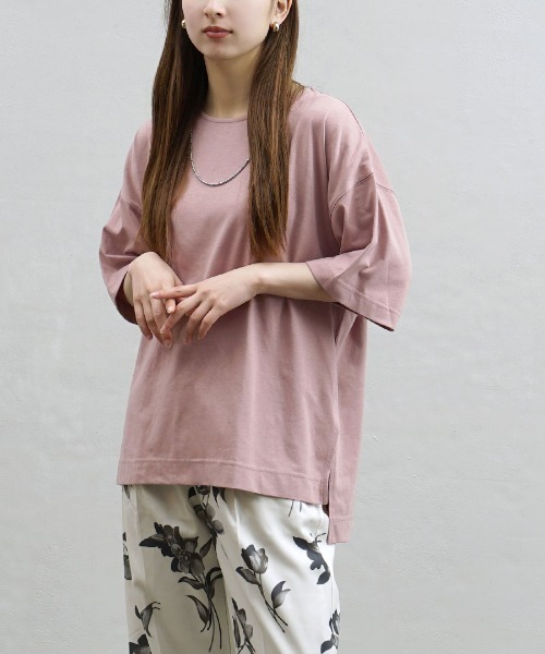 zootie（ズーティー）の「【余裕を生み出すサイドスリットT】 URBAN PLUS スリットTシャツ（Tシャツ/カットソー・レディース・カーキ/ライトブルー/ブラック/オフホワイト/ネイビー/マスタード/グレイッシュベージュ/グレイッシュブルー/チャコール/キャメル/パープル/イエロー系その他/ライトカーキ/ライトピンク/アイボリー/ラベンダー/ライトベージュ/ダークグリーン/ブラウン系その他/スモークピンク/テラコッタ・フリー）」の21枚目の写真