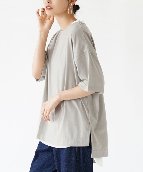 zootie（ズーティー）の「【余裕を生み出すサイドスリットT】 URBAN PLUS スリットTシャツ（Tシャツ/カットソー・レディース・カーキ/ライトブルー/ブラック/オフホワイト/ネイビー/マスタード/グレイッシュベージュ/グレイッシュブルー/チャコール/キャメル/パープル/イエロー系その他/ライトカーキ/ライトピンク/アイボリー/ラベンダー/ライトベージュ/ダークグリーン/ブラウン系その他/スモークピンク/テラコッタ・フリー）」の9枚目の写真