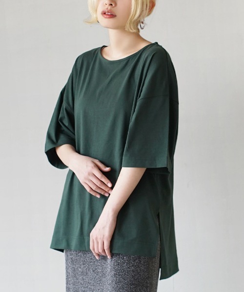 zootie（ズーティー）の「【余裕を生み出すサイドスリットT】 URBAN PLUS スリットTシャツ（Tシャツ/カットソー・レディース・カーキ/ライトブルー/ブラック/オフホワイト/ネイビー/マスタード/グレイッシュベージュ/グレイッシュブルー/チャコール/キャメル/パープル/イエロー系その他/ライトカーキ/ライトピンク/アイボリー/ラベンダー/ライトベージュ/ダークグリーン/ブラウン系その他/スモークピンク/テラコッタ・フリー）」の10枚目の写真