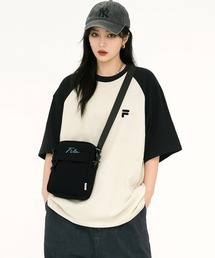 FILA（フィラ）の「FILA/フィラ ミニ ショルダーバッグ 筆記体 ブランド ロゴ 刺繍 コンパクト ポーチ 小物入れ（ショルダーバッグ）」