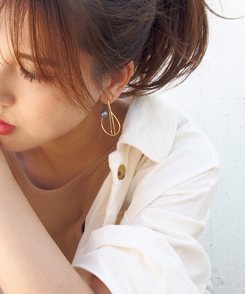 SALON（サロン）の「オリジナルエアーパール立体ピアス（ピアス（両耳用）・レディース・ゴールド・FREE）」の2枚目の写真