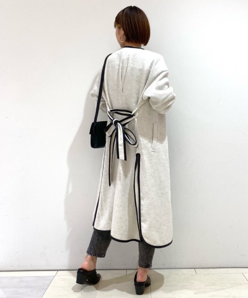 PAGEBOY(ページボーイ)の「Wフェイスパイピングコート(ロングコート/ノーカラーコート)(ダウンジャケット/コート・レディース・ブラック/グレイッシュベージュ・FREE)」の6枚目の写真