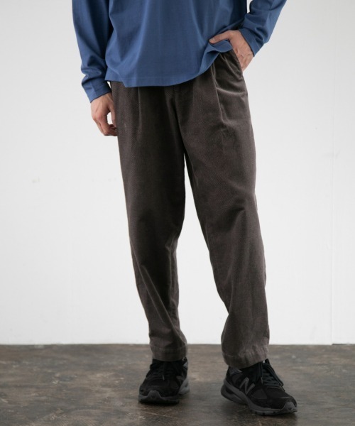 LOWRYS FARM（ローリーズファーム）の「ドビーコーデュロイタックパンツ　918069（その他パンツ・メンズ・チャコールグレー/ブラウン・MEDIUM/LARGE）」の2枚目の写真