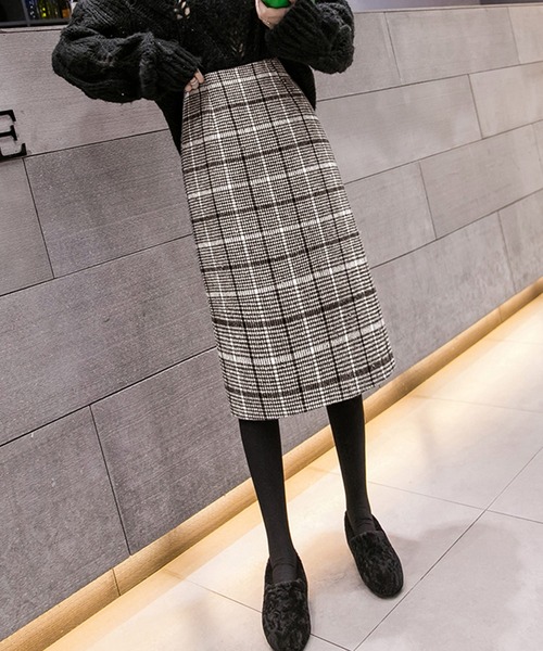 Pittok(ピットク)の「グレンチェック柄 ミモレ丈 台形スカート(スカート・レディース・ブラウン/グレー・M)」の1枚目の写真
