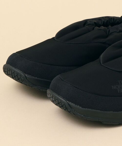 THE NORTH FACE（ザノースフェイス）の「THE NORTH FACE: ヌプシ トラクション ライト モックシューズ（その他シューズ・メンズ・ブラック・9/8）」の2枚目の写真