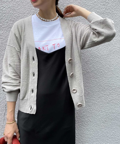 MADEMOISELLE ROPE'（マドモアゼル ロペ）の「【秋まで使える】【ドライタッチ】ビッグボタンカーディガン（カーディガン/ボレロ・レディース・チャコールグレー/レッド系その他・38）」の2枚目の写真