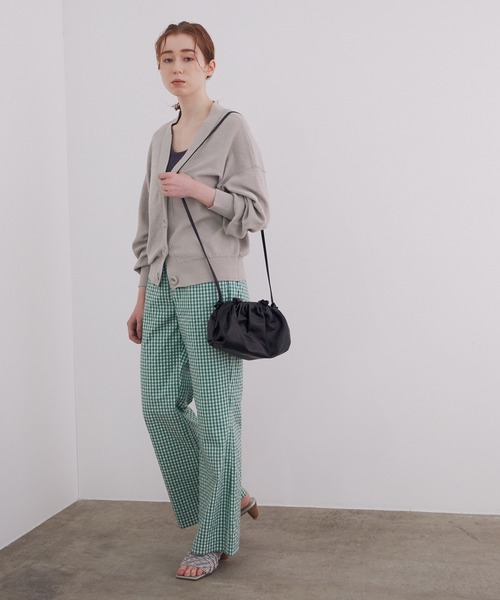 MADEMOISELLE ROPE'（マドモアゼル ロペ）の「【秋まで使える】【ドライタッチ】ビッグボタンカーディガン（カーディガン/ボレロ・レディース・チャコールグレー/レッド系その他・38）」の17枚目の写真