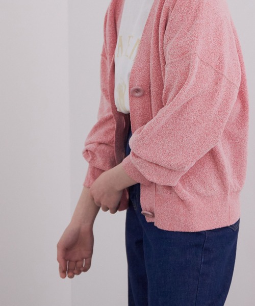 MADEMOISELLE ROPE'（マドモアゼル ロペ）の「【秋まで使える】【ドライタッチ】ビッグボタンカーディガン（カーディガン/ボレロ・レディース・チャコールグレー/レッド系その他・38）」の8枚目の写真