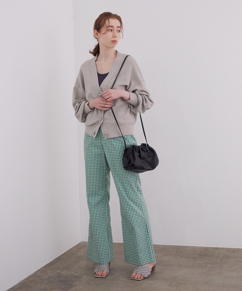 MADEMOISELLE ROPE'（マドモアゼル ロペ）の「【秋まで使える】【ドライタッチ】ビッグボタンカーディガン（カーディガン/ボレロ・レディース・チャコールグレー/レッド系その他・38）」の5枚目の写真