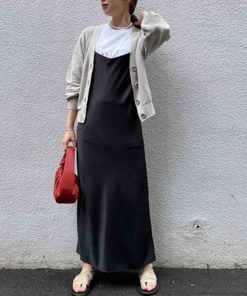 MADEMOISELLE ROPE'（マドモアゼル ロペ）の「【秋まで使える】【ドライタッチ】ビッグボタンカーディガン（カーディガン/ボレロ・レディース・チャコールグレー/レッド系その他・38）」の19枚目の写真