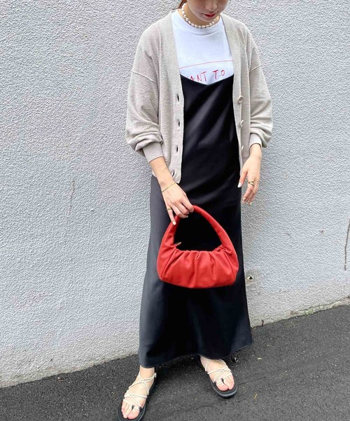 MADEMOISELLE ROPE'（マドモアゼル ロペ）の「【秋まで使える】【ドライタッチ】ビッグボタンカーディガン（カーディガン/ボレロ・レディース・チャコールグレー/レッド系その他・38）」の20枚目の写真