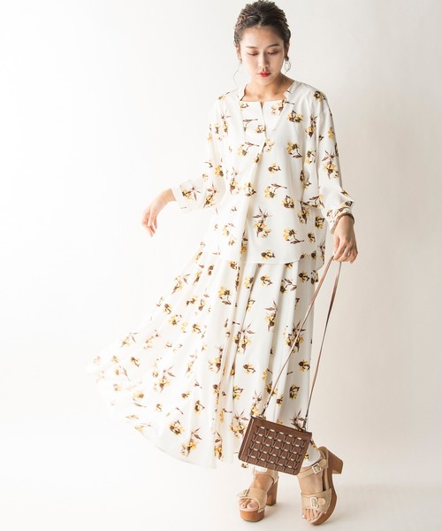 MILLION CARATS（ミリオンカラッツ）の「【STYLE4】フラワーブラウス（シャツ/ブラウス・レディース・オフホワイト/ネイビー・FREE）」の3枚目の写真