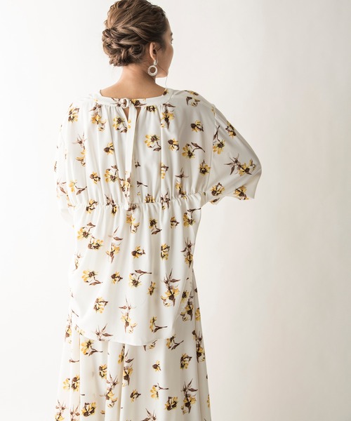 MILLION CARATS（ミリオンカラッツ）の「【STYLE4】フラワーブラウス（シャツ/ブラウス・レディース・オフホワイト/ネイビー・FREE）」の5枚目の写真