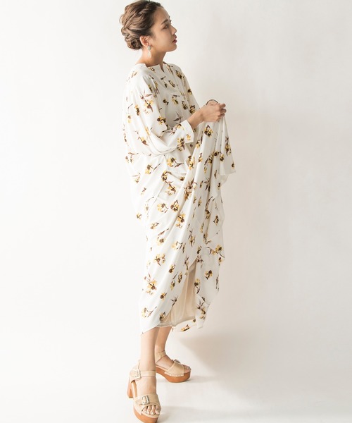 MILLION CARATS（ミリオンカラッツ）の「【STYLE4】フラワーブラウス（シャツ/ブラウス・レディース・オフホワイト/ネイビー・FREE）」の8枚目の写真