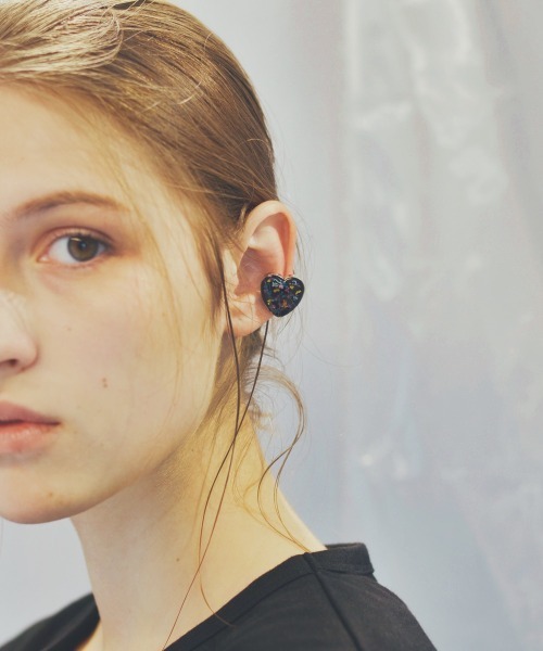 rehacer(レアセル)の「rehacer : Engage Heart Ear Cuff Made in Japan / エンゲージ ハート イヤーカフ メイドインジャパン(イヤーカフ・レディース・シルバー/ゴールド・FREE)」の3枚目の写真