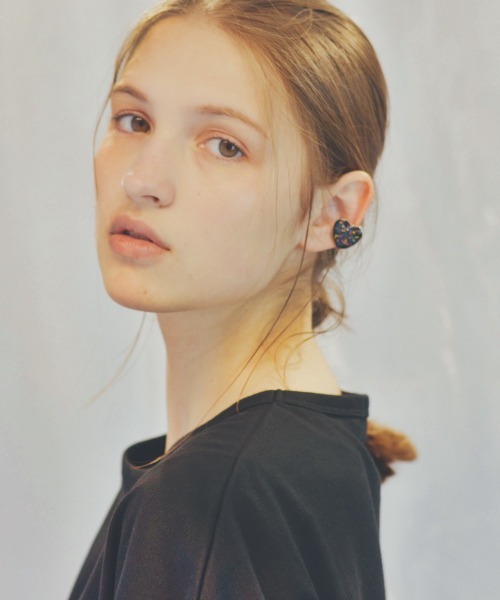 rehacer(レアセル)の「rehacer : Engage Heart Ear Cuff Made in Japan / エンゲージ ハート イヤーカフ メイドインジャパン(イヤーカフ・レディース・シルバー/ゴールド・FREE)」の6枚目の写真