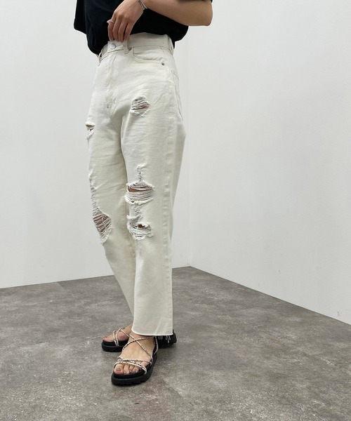 apres jour mignon(アプレジュールミニョン)の「クラッシュデニム 【ZOZOTOWN限定アイテム】(デニムパンツ・レディース・ライトブルー/グレー系その他/オフホワイト・LARGE/MEDIUM/SMALL/X-LARGE)」の5枚目の写真