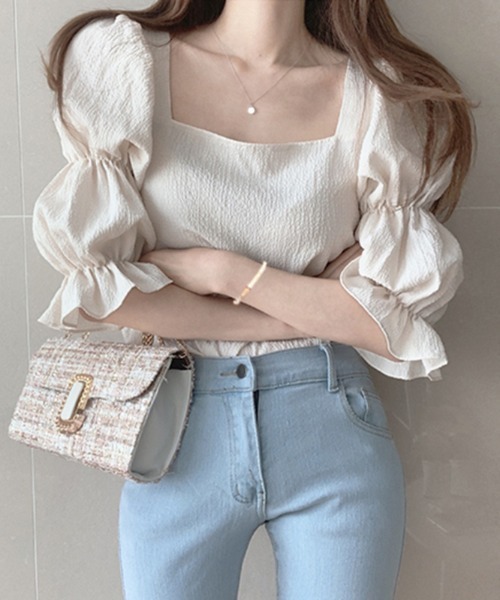 ABITOKYO（アビトーキョー）の「パワーショルダースクエアネックブラウス（シャツ/ブラウス・レディース・ブラック/ベージュ/イエロー/ボルドー/ブラウン/グリーン/ピンク/カーキ/ネイビー/キャメル・S/M）」の4枚目の写真