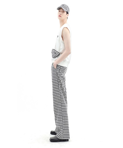 BASIC COTTON（ベーシックコットン）の「【BASIC COTTON/ベイシックコット ベーシックコットン】BCN LOGO STITCH VEST/ロゴベスト ステッチベスト Vネックベスト（ベスト・メンズ・ホワイト/ブラック・ONE SIZE）」の4枚目の写真