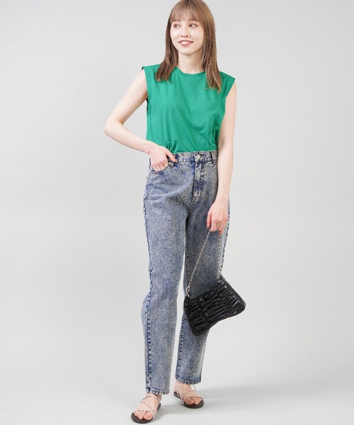 SPINNS（スピンズ）の「【2WAY仕様】フェイクレザーギャザーデザインショルダーバッグ（ショルダーバッグ・レディース・ブラック・ONESIZE）」の4枚目の写真