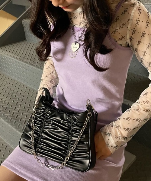 SPINNS（スピンズ）の「【2WAY仕様】フェイクレザーギャザーデザインショルダーバッグ（ショルダーバッグ・レディース・ブラック・ONESIZE）」の15枚目の写真