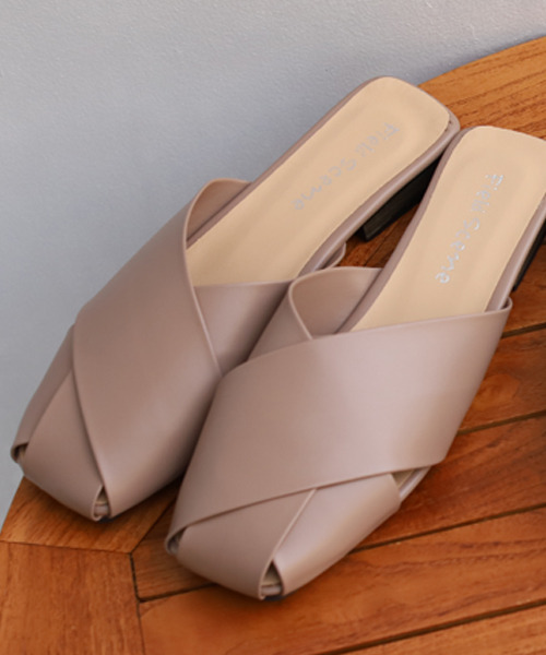 REAL CUBE（リアルキューブ）の「ミュールフラットサンダル（サンダル・レディース・ブラック/ベージュ/アイボリー・M/L）」の3枚目の写真