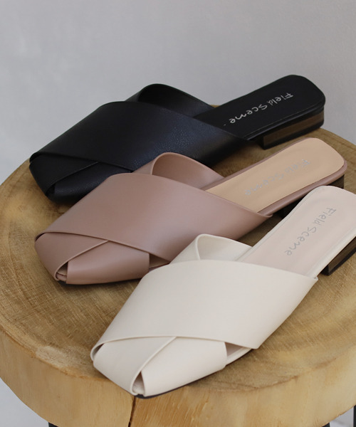 REAL CUBE（リアルキューブ）の「ミュールフラットサンダル（サンダル・レディース・ブラック/ベージュ/アイボリー・M/L）」の4枚目の写真