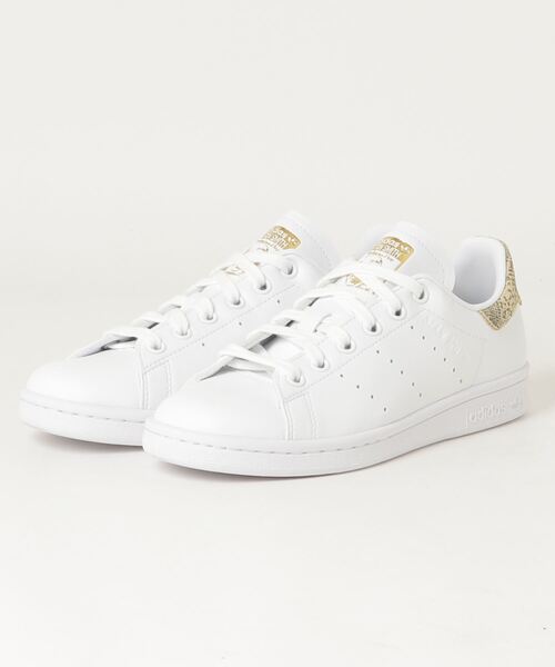 adidas(アディダス)の「adidas アディダス STAN SMITH スタンスミス GY5713 FWHT/CBLK/GDMT(スニーカー・メンズ・ホワイト系その他・26.0cm/27.0cm/26.5cm/23.0cm/25.5cm/24.0cm/25.0cm/23.5cm/28.5cm/22.5cm/28.0cm/27.5cm/22.0cm/29.0cm/30.0cm/24.5cm)」の1枚目の写真