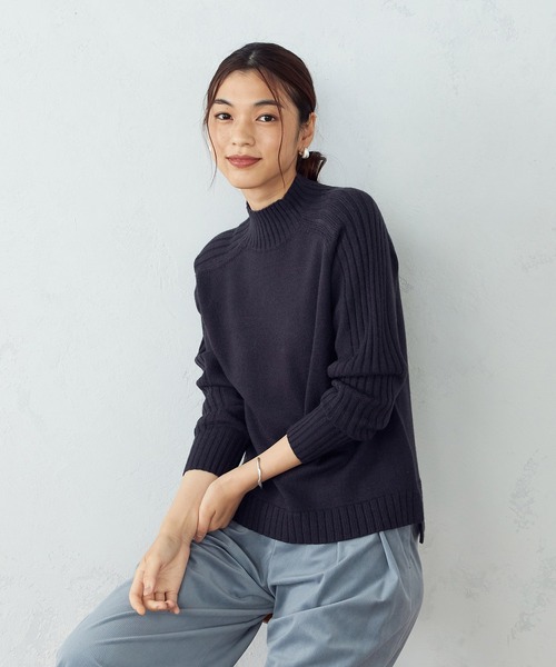 COMME CA ISM(コムサイズム)の「【WEB/一部店舗限定カラー:グレー、サックス】ハイネック ニット(ニット/セーター・レディース・グレー/サックスブルー/ベージュ/チャコール/ラベンダー/オレンジ/グレー系/ワイン/ブラック/ダークブラウン・LARGE/MEDIUM)」の4枚目の写真