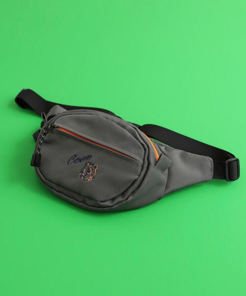 coen（コーエン）の「【coen キッズ/ジュニア】ベア刺繍ボディバッグ（ボディバッグ/ウエストポーチ・キッズ・その他1/ブラック/ダークグレー・FREE）」の2枚目の写真