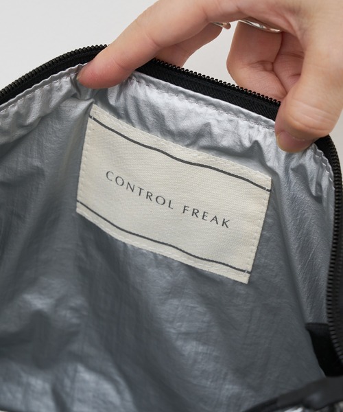 CONTROL FREAK / CTFK（コントロールフリーク）の「【CONTROL FREAK/コントロールフリーク】スタースタンプレイヤードサコッシュ（ボディバッグ/ウエストポーチ・レディース・シルバー・ONE SIZE）」の4枚目の写真