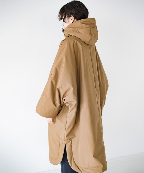 haco!(ハコ)の「F/CE. RECYCLE MATERIAL PADDING PONCHO(その他アウター・レディース・オリーブ/キャメル・SMALL)」の5枚目の写真