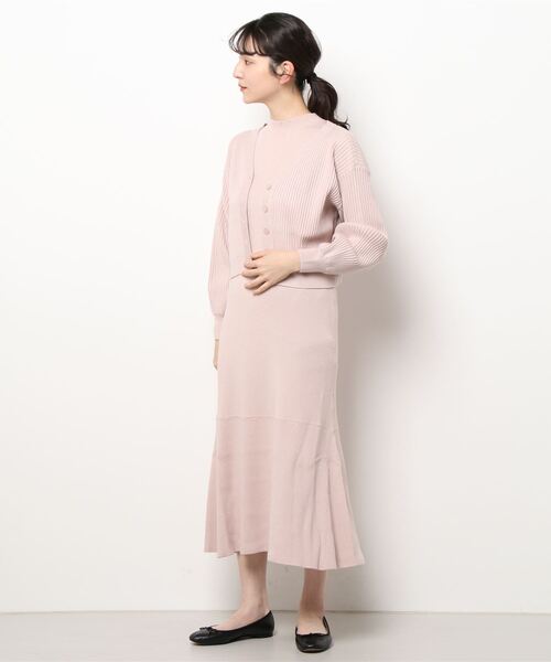 Allamanda(アラマンダ)の「ショートカーディガン×ニットワンピース/SET(ワンピース・レディース・ブラック/アイボリー/ブルーグレー/ピンク・M)」の4枚目の写真