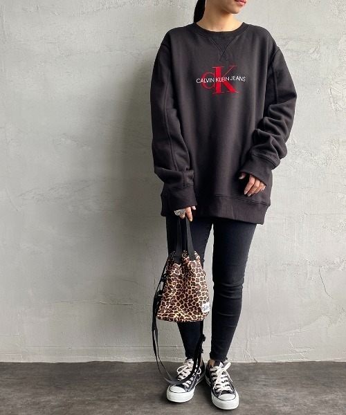 Calvin Klein Jeans（カルヴァンクラインジーンズ）の「[Calvin Klein Jeans/カルバンクラインジーンズ] ARCHVAL モノグラム FLOCK クルーネックスウェット（スウェット・レディース・ブラック・L/M/XL）」の20枚目の写真