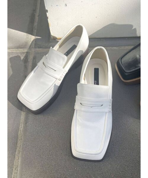 EMODA(エモダ)の「ウッドローファーシューズ(ローファー・レディース・ホワイト/ブラック・SMALL/MEDIUM/LARGE)」の2枚目の写真