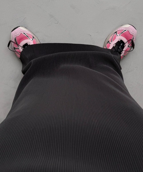 wee9s(ウィークス)の「【セルフカット可能】daily daily super stretch pleats skirt / セルフカット可能なスーパーストレッチプリーツスカート(スカート・レディース・ブラック/ライム/オレンジ/アイボリー/グリーン/ダークグリーン/マスタード/ブルー/アッシュグレー/ブラウン/ボルドー/ブラック×グレー/ベージュ/グレー/チェリーレッド/ピンク/ネイビー/クリアグリーン/ホワイト/ライトブルー/チャコール・FREE/LONG)」の8枚目の写真