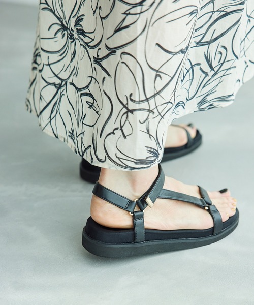 ROPE'（ロペ）の「ナローベルトスポーツサンダル（サンダル・レディース・ブラック/ベージュ/オレンジ・36/37/36.5/37.5）」の2枚目の写真