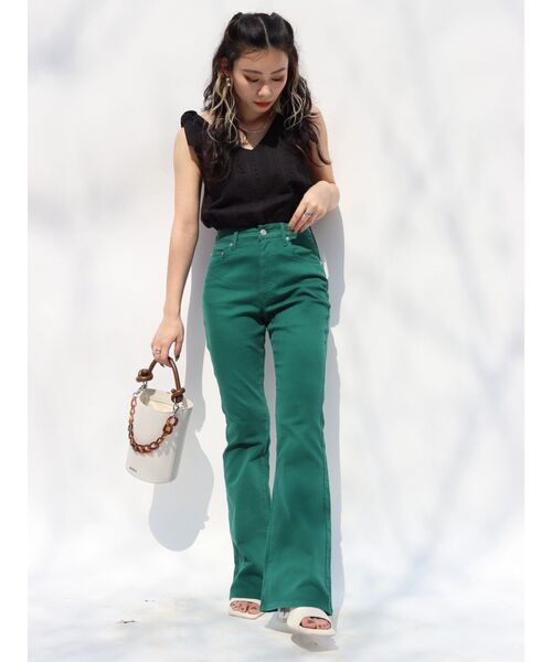 EVRIS（エヴリス）の「カラーフレアパンツ（デニムパンツ・レディース・パープル/イエロー/グリーン・SMALL/MEDIUM）」の4枚目の写真