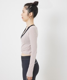 alo yoga アロヨガ　長袖トップス Alo Yoga（アロヨガ）の「【alo】AMELIA LUXE 長袖クロップドT