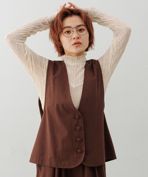 MERLOT（メルロー）の「ノーカラーコットンベスト（ベスト・レディース・ブラック/ブラウン/ナチュラル・FREE）」の2枚目の写真