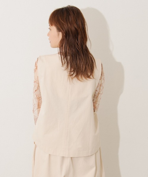 MERLOT（メルロー）の「ノーカラーコットンベスト（ベスト・レディース・ブラック/ブラウン/ナチュラル・FREE）」の8枚目の写真