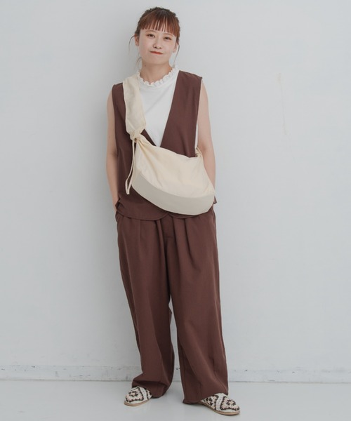 MERLOT（メルロー）の「ノーカラーコットンベスト（ベスト・レディース・ブラック/ブラウン/ナチュラル・FREE）」の4枚目の写真