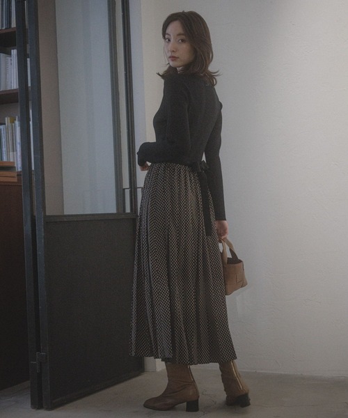 Andemiu（アンデミュウ）の「ストレッチショートブーツ156872（ブーツ・レディース・ブラック/ブラウン/オフホワイト・SMALL/MEDIUM/LARGE）」の14枚目の写真