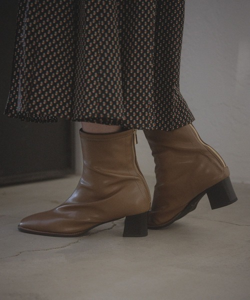 Andemiu（アンデミュウ）の「ストレッチショートブーツ156872（ブーツ・レディース・ブラック/ブラウン/オフホワイト・SMALL/MEDIUM/LARGE）」の16枚目の写真